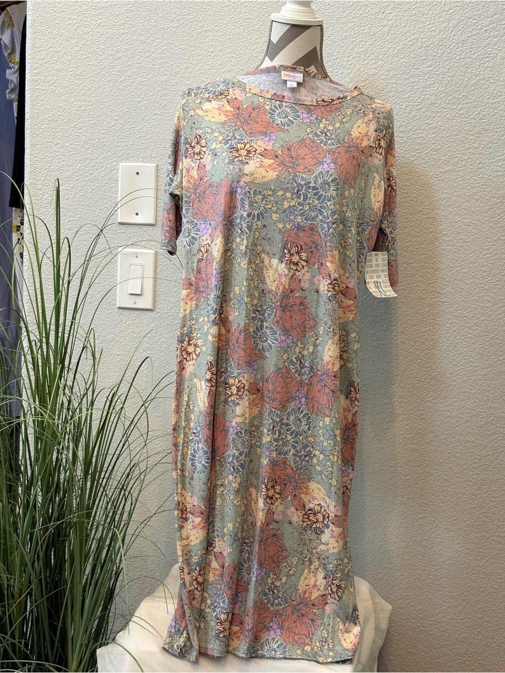 LuLaRoe Julia Pastel Floral Maxi Dress in Pink, Blue, Cream